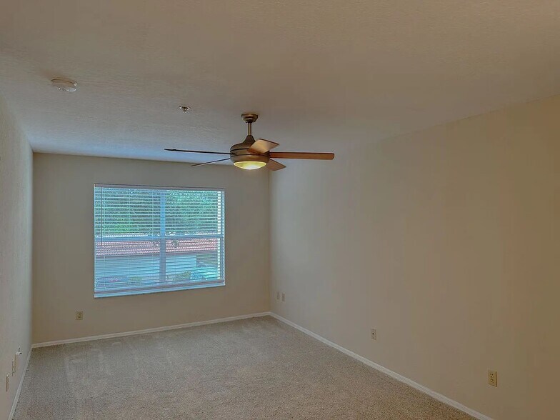 Building Photo - 827 Camargo Way