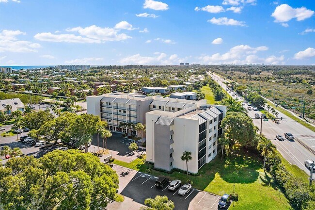 Building Photo - 1605 S US Hwy 1