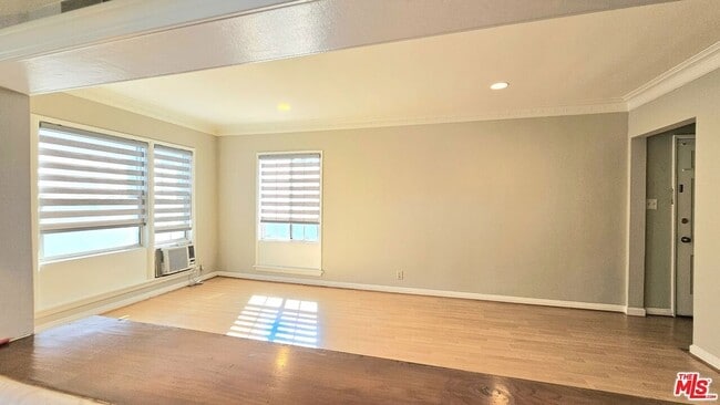 Building Photo - 1022 S Norton Ave