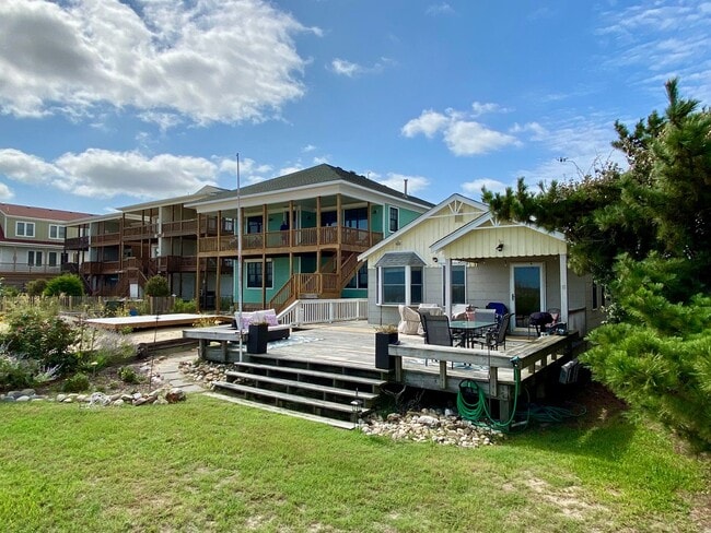 Building Photo - BayFront Beach Cottage