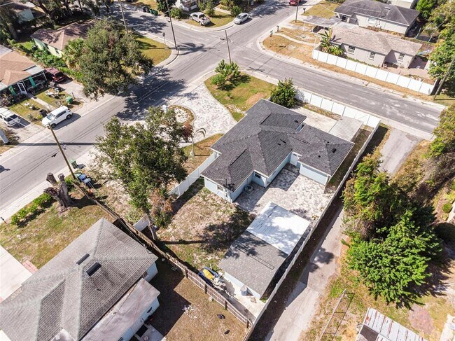 Building Photo - 3602 E 33rd Ave