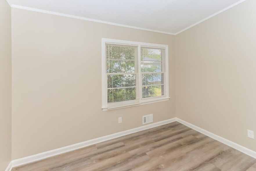 Building Photo - 503 Bernard Dr