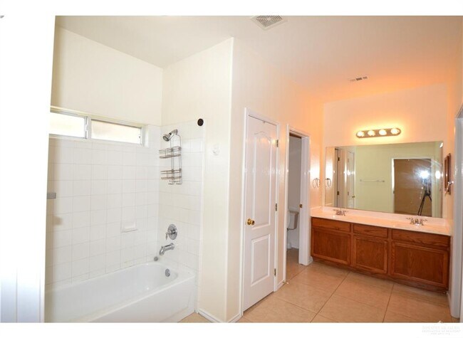 Building Photo - 4410 Santa Fabiola St