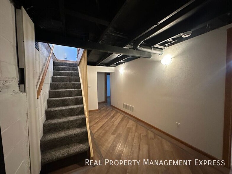 Building Photo - 2 Bedroom, 2 Bath home in Brandon, SD