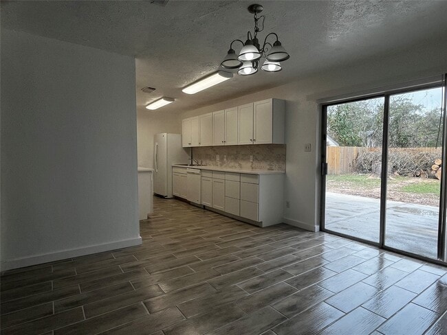 Building Photo - 4434 Donalbain Dr