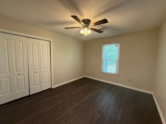 Building Photo - Two bedroom one bath duplex