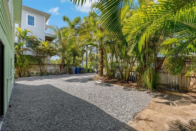 Building Photo - 8441 Bayshore Dr