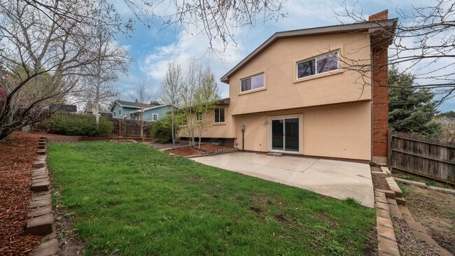 Building Photo - Four level home in Vista Grande