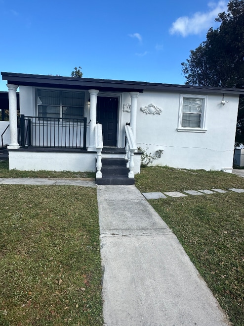 Building Photo - 731 SW 8th Ave