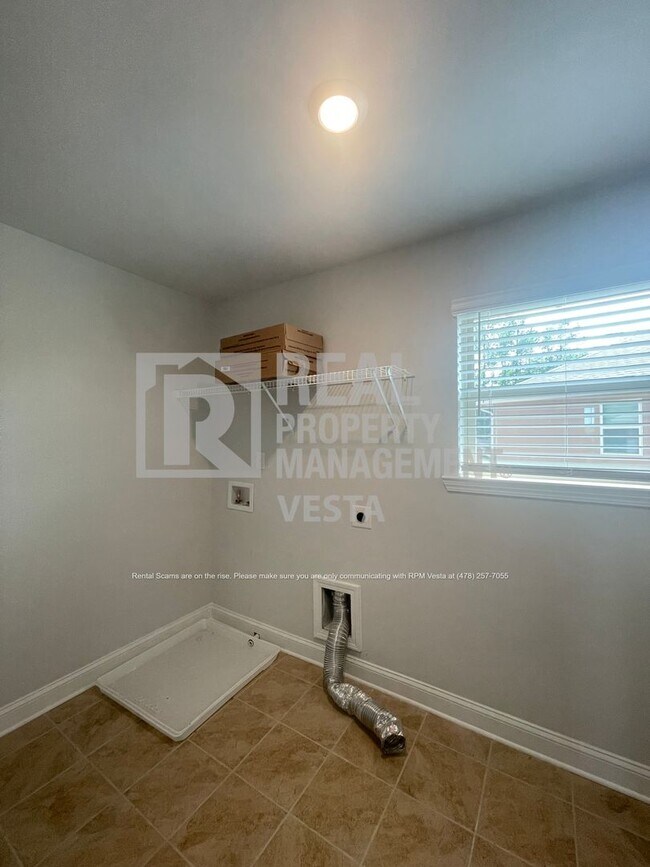 Building Photo - 514 Southern Oaks Dr