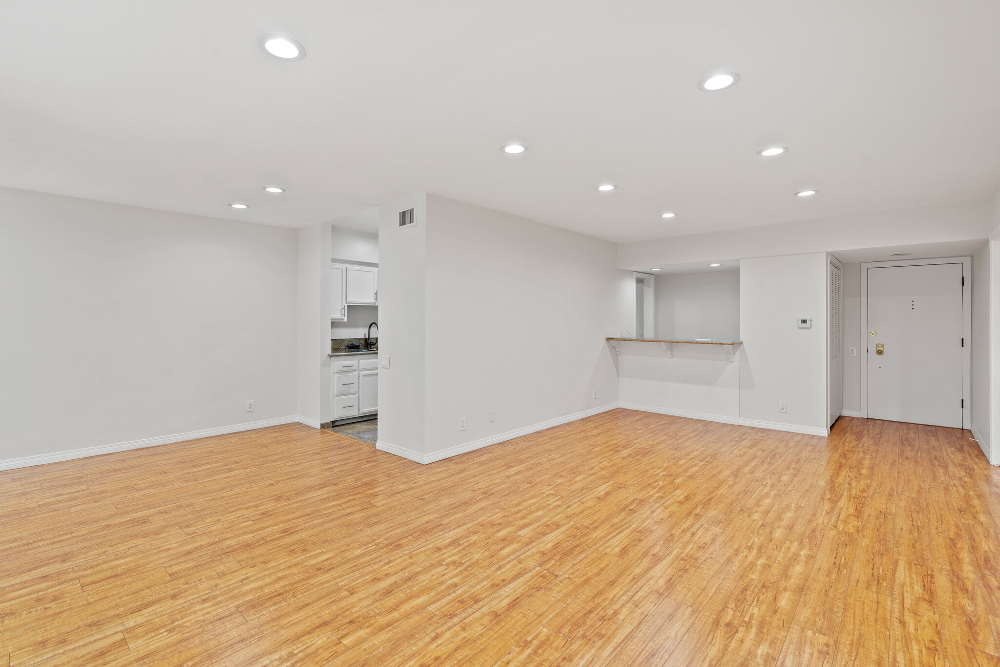 Building Photo - 4915 Tyrone Ave