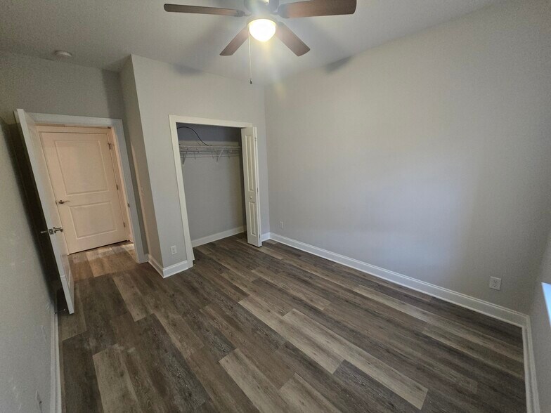 Building Photo - 20 Foxden Dr