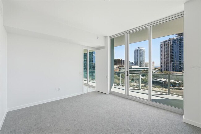 Building Photo - 400 Central Ave