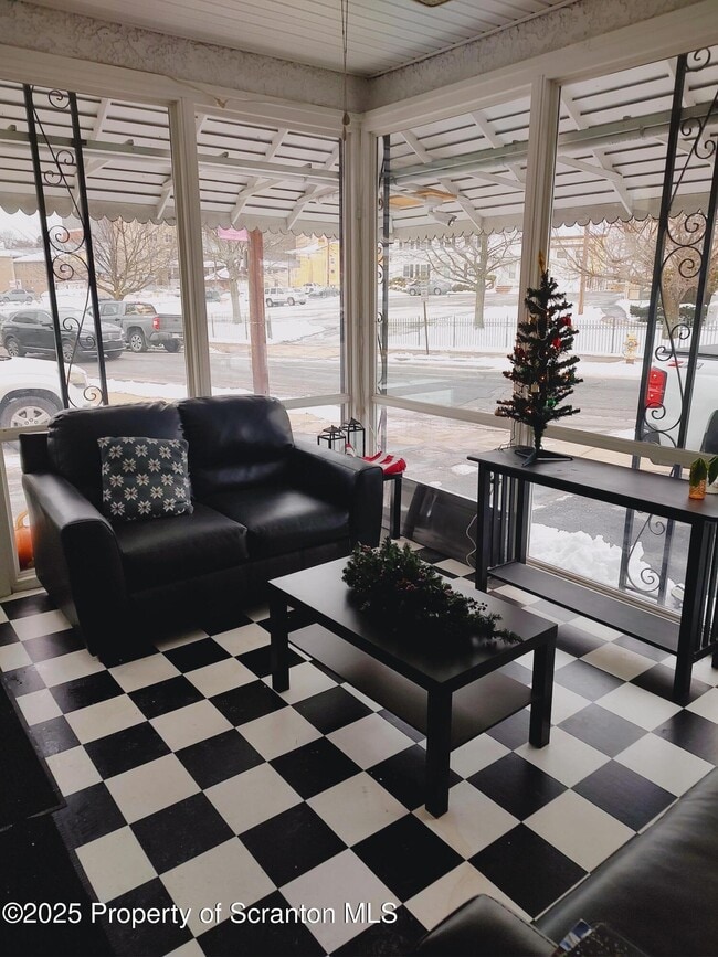 Building Photo - 136 Chestnut St