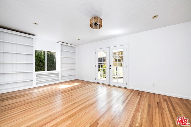 Building Photo - 1217 S Genesee Ave