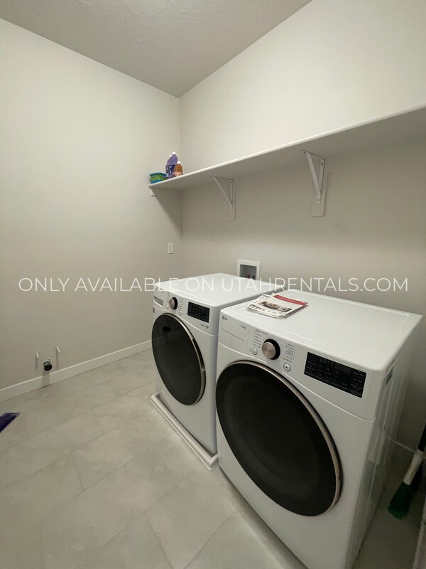 Building Photo - 802 E 1400 S