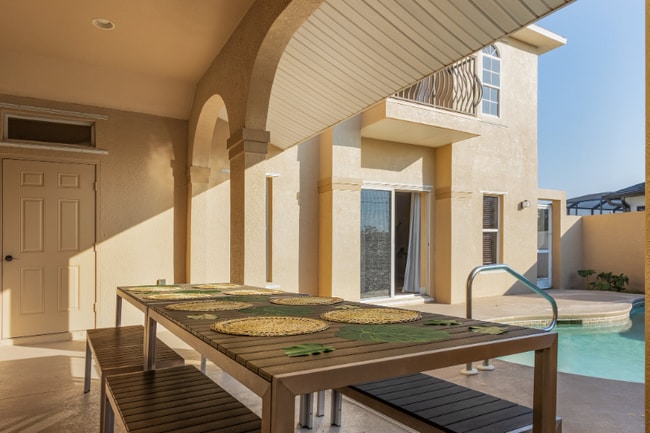 Building Photo - 205 SE 4th Pl