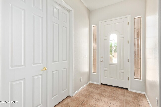 Building Photo - 13508 W Alvarado Dr