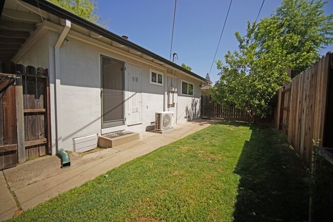 Building Photo - 20 Manley Ct