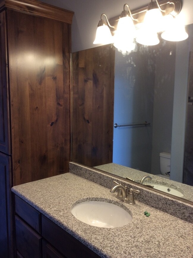 Building Photo - 3 Bed 2 Bath Townhome in Hurricane