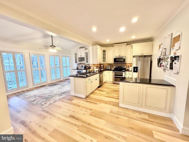 Building Photo - 15 River Oak Dr