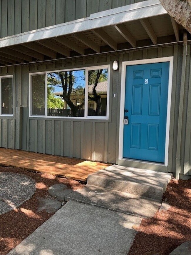 Building Photo - (248) BeVille - Town Home - 2 Bedroom / 1 ...