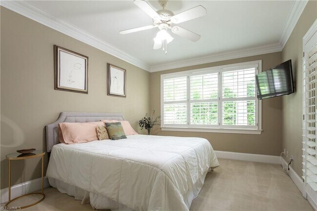 Building Photo - Spacious 4 Bedroom in Lake Jeanette - Larg...