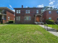 Building Photo - 515 E 49th St