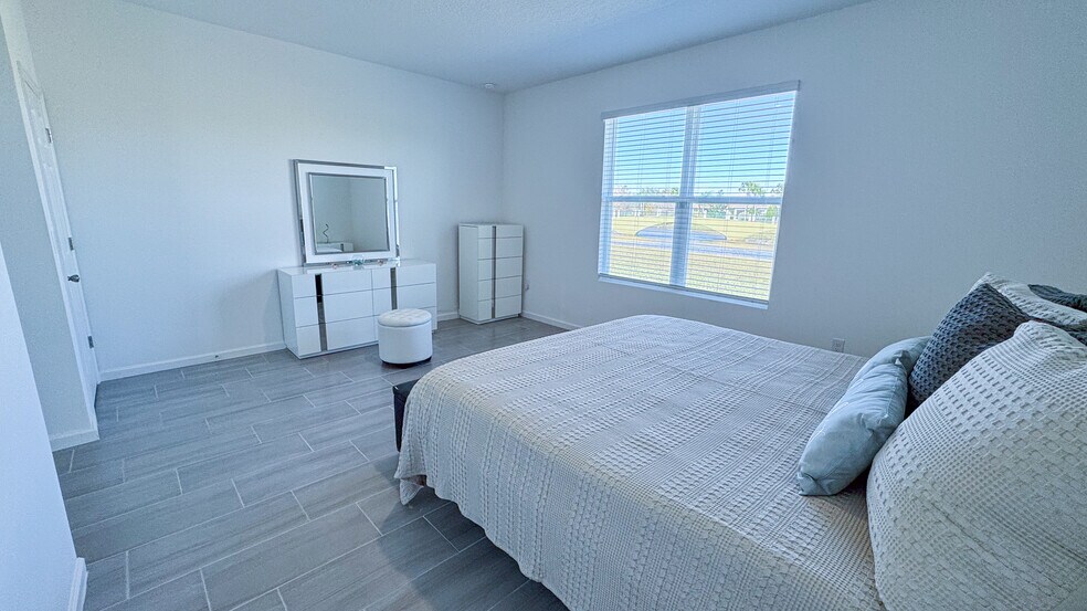 Master Bedroom - 2463 Middlebury Dr SE
