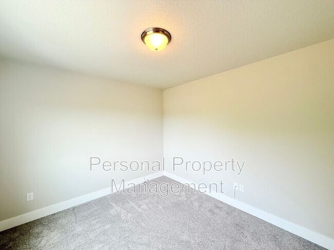 Building Photo - 1530 NW 29th Pl