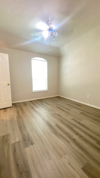 Building Photo - 2503 Westerlake Dr
