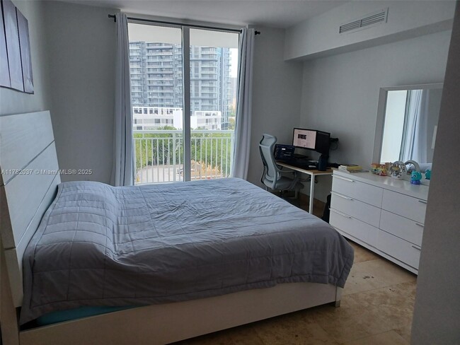 Building Photo - 1755 E Hallandale Beach Blvd