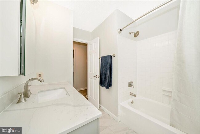 Building Photo - 3105 Glissade Ct