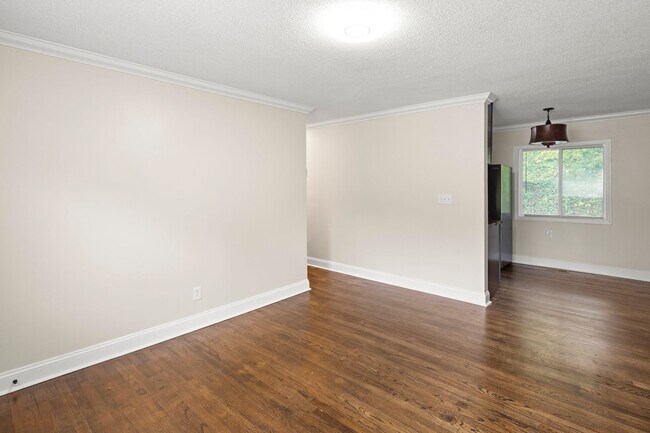 Building Photo - Renovated Cottage - Central West Asheville...