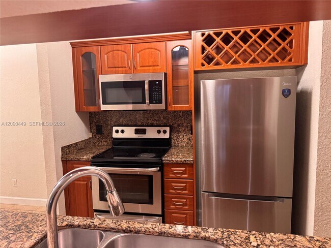 Building Photo - 10610 SW 158th Ct