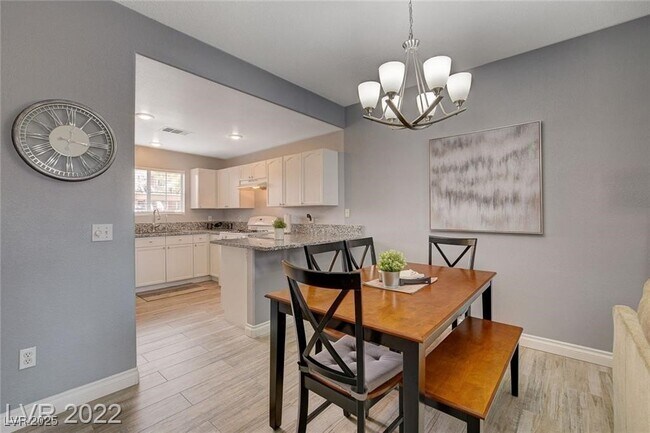 Building Photo - 352 Amber Pine St