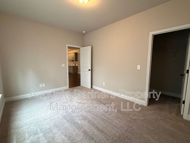 Building Photo - 3500 Hilltop Trl