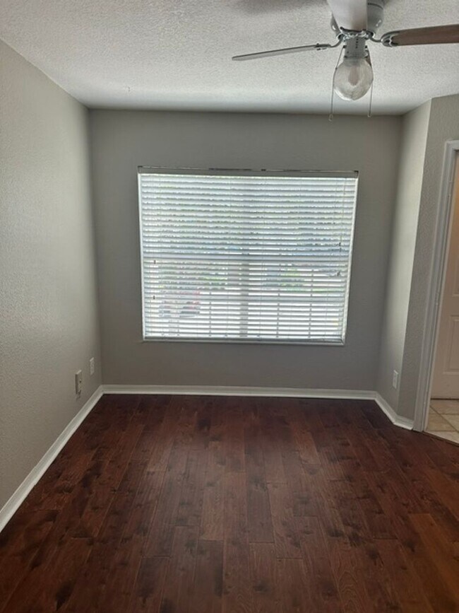 Building Photo - 13700 Richmond Park Dr N