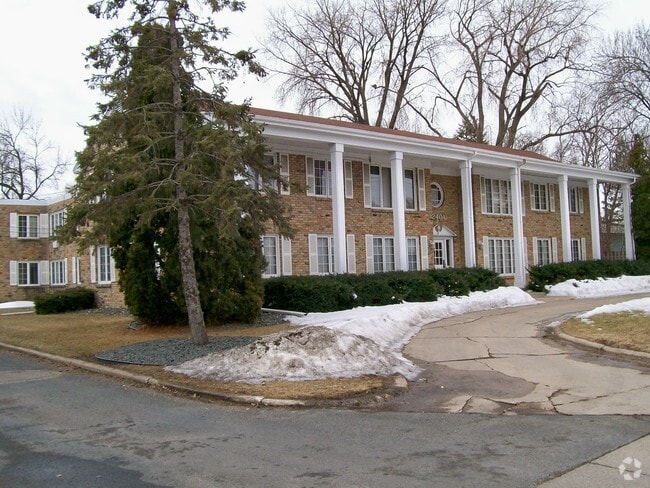 Building Photo - 2401 W 90th St