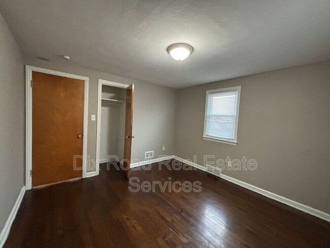 Building Photo - 1670 Darst Ave