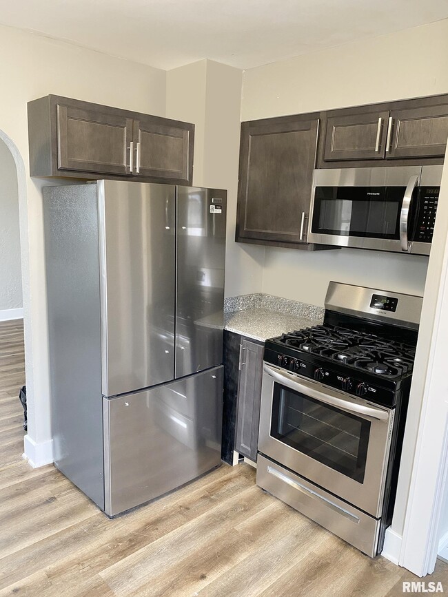 Building Photo - 303 Central St