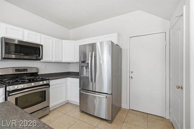 Building Photo - Inviting 3-Bedroom Home with Oversized Loft in Gated Southwest Community