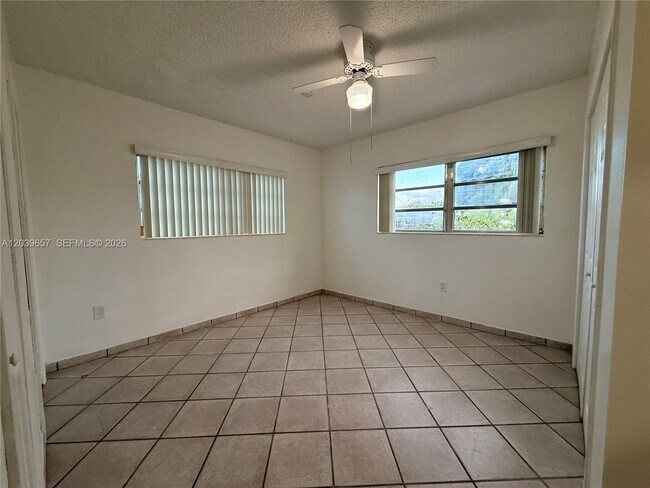 Building Photo - 561 W 39th St