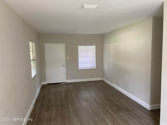 Building Photo - 5366 Baycrest Rd