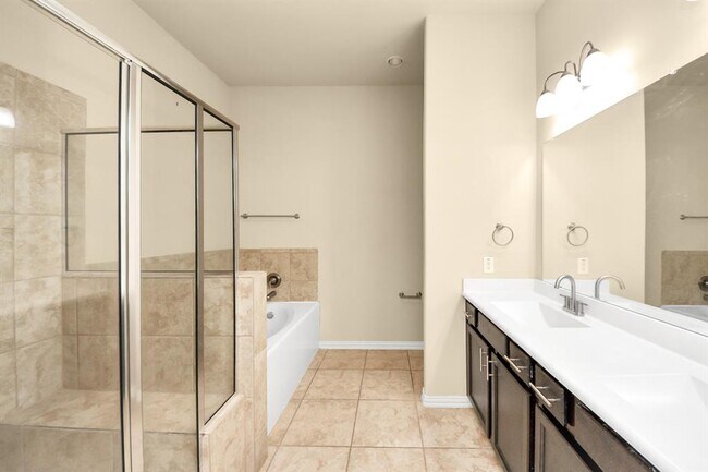 Building Photo - 2439 Dark Elm Dr