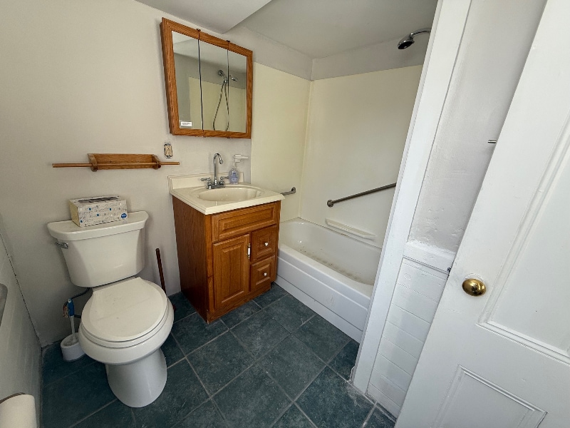 Building Photo - 1988 Centre St