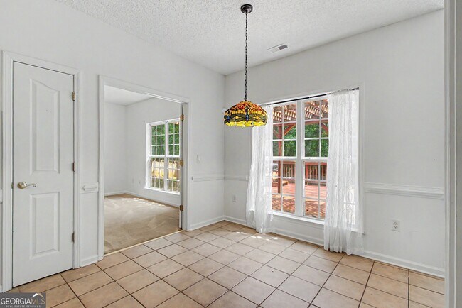 Building Photo - 255 Squire Ln