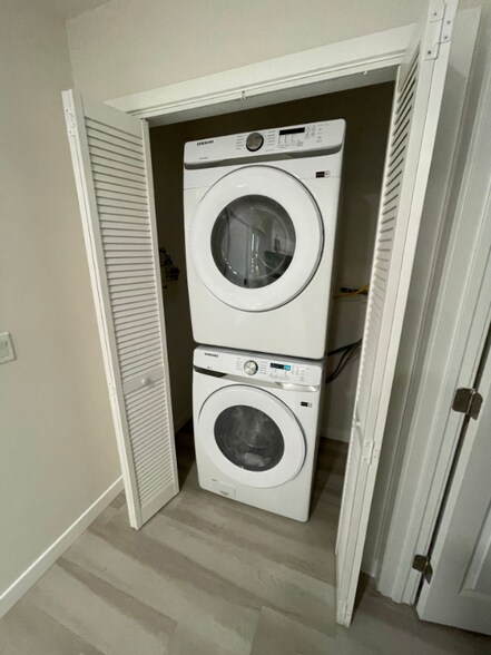 Building Photo - 2341 Ulric St