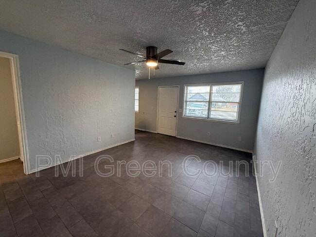 Building Photo - 232 S Indianola St