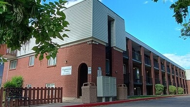 Building Photo - Magnussen Apartments